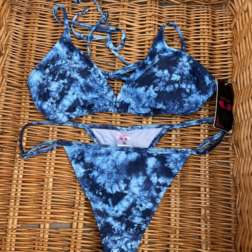 Stylish Blue Tie-Dye Bikini Set